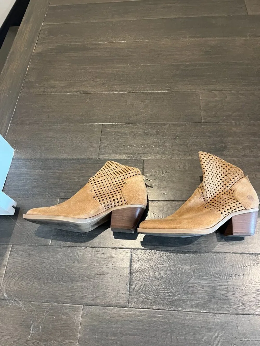 Casta Tan Suede Cut-Out Western‑Style Pointed Toe Ankle Booties (Size 41) - Picture 3 of 4